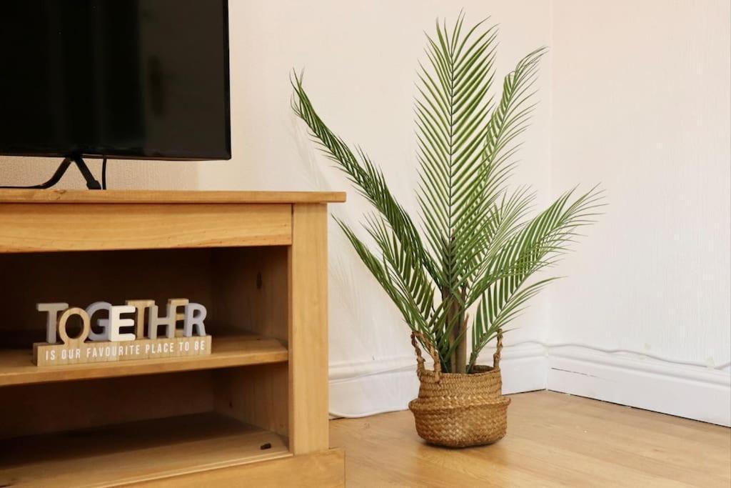 Lovely Staycation With Family Free Parking & Wifi Leeds  Exteriör bild