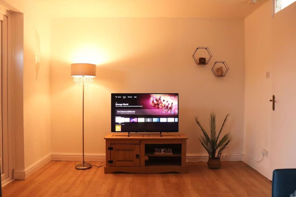 Lovely Staycation With Family Free Parking & Wifi Leeds  Exteriör bild