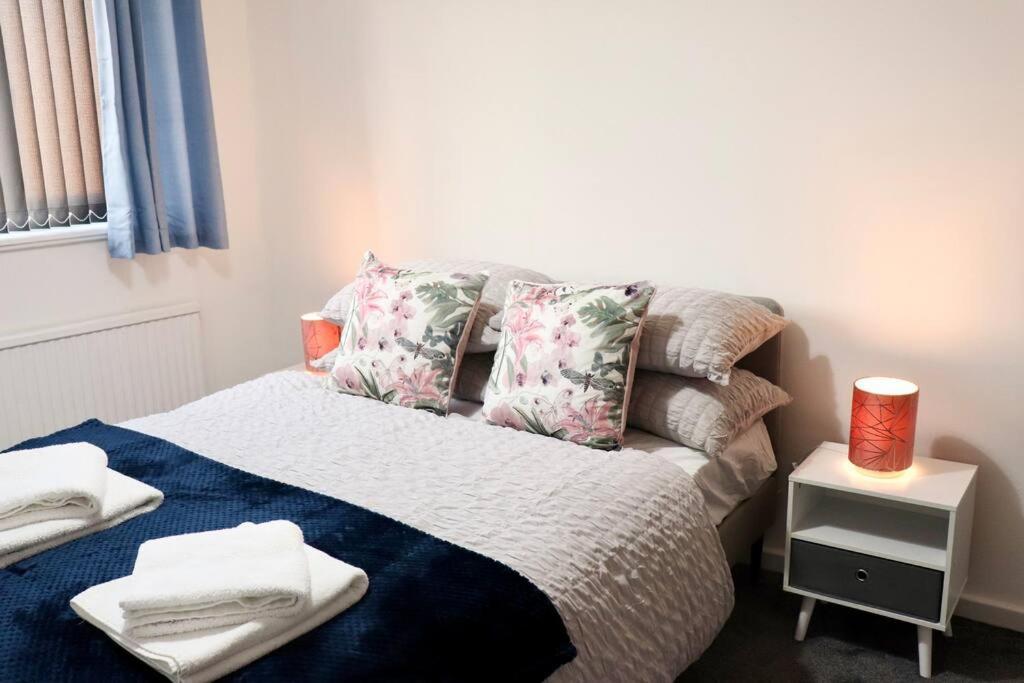 Lovely Staycation With Family Free Parking & Wifi Leeds  Exteriör bild