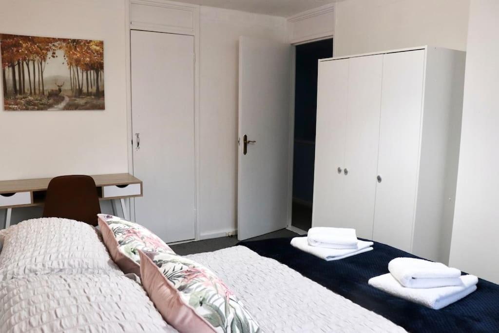 Lovely Staycation With Family Free Parking & Wifi Leeds  Exteriör bild
