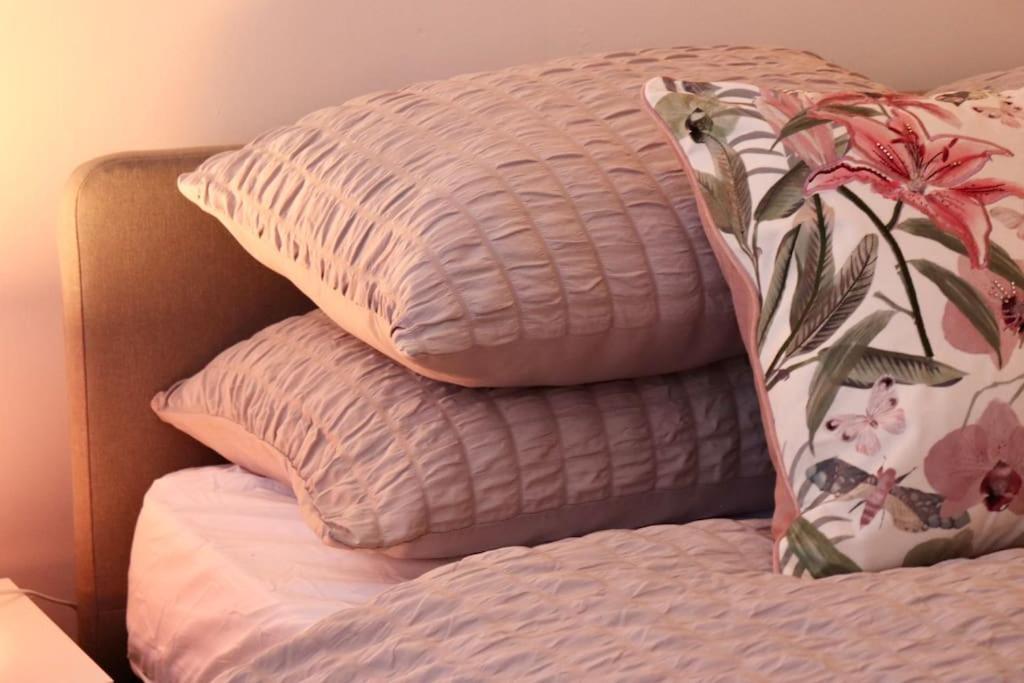 Lovely Staycation With Family Free Parking & Wifi Leeds  Exteriör bild