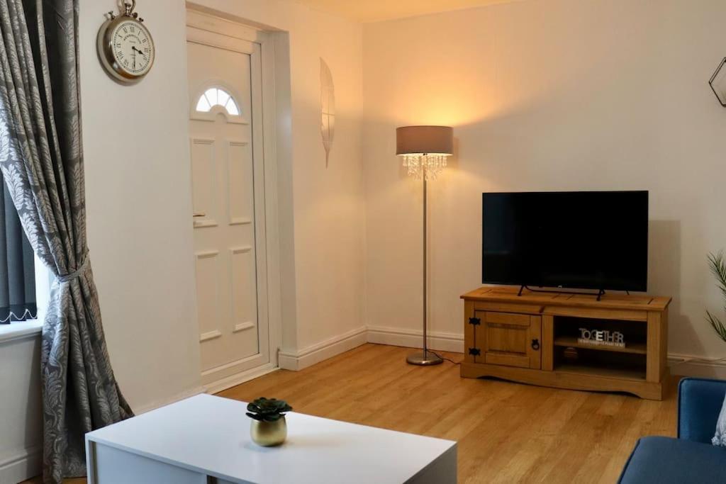 Lovely Staycation With Family Free Parking & Wifi Leeds  Exteriör bild