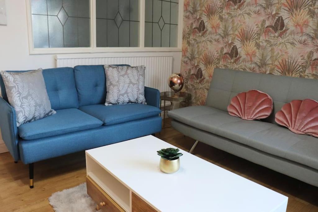 Lovely Staycation With Family Free Parking & Wifi Leeds  Exteriör bild