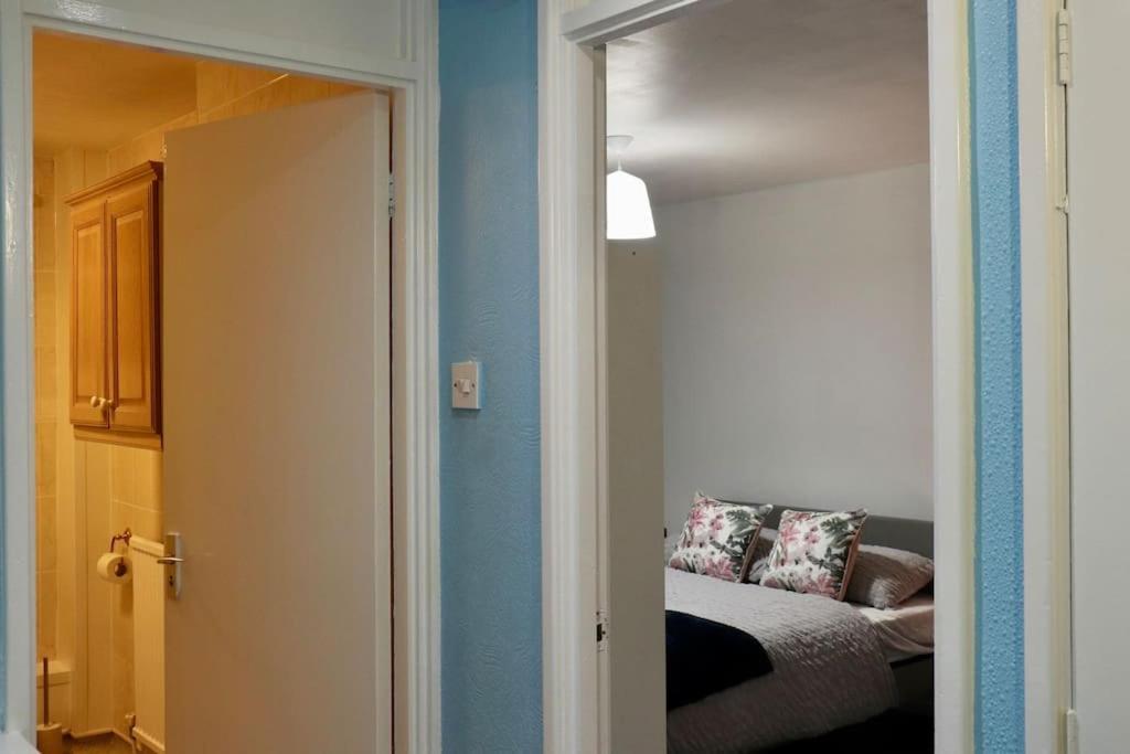 Lovely Staycation With Family Free Parking & Wifi Leeds  Exteriör bild